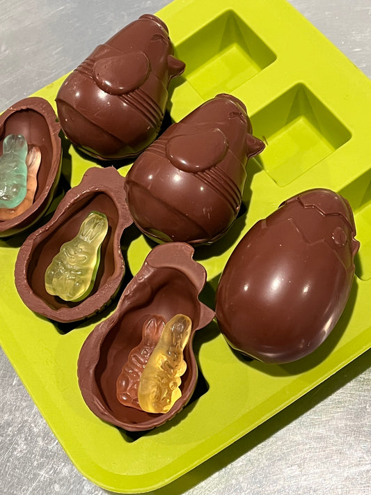 Easter Chick with gummies (individual)